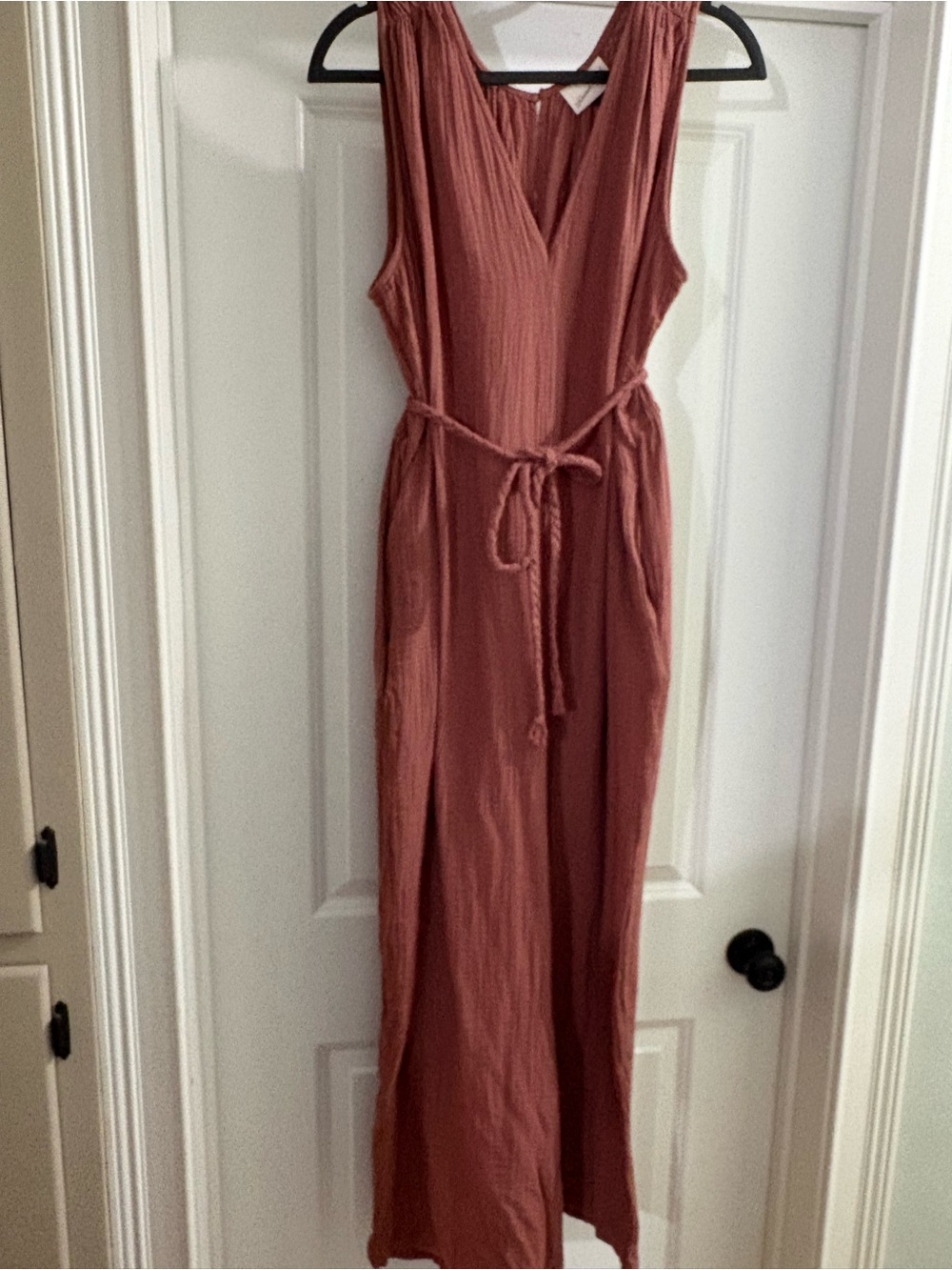 Universal Threads Sleeveless V-Neck Wide-Leg Jumpsuit in Dusty Rose - Picture 5 of 8
